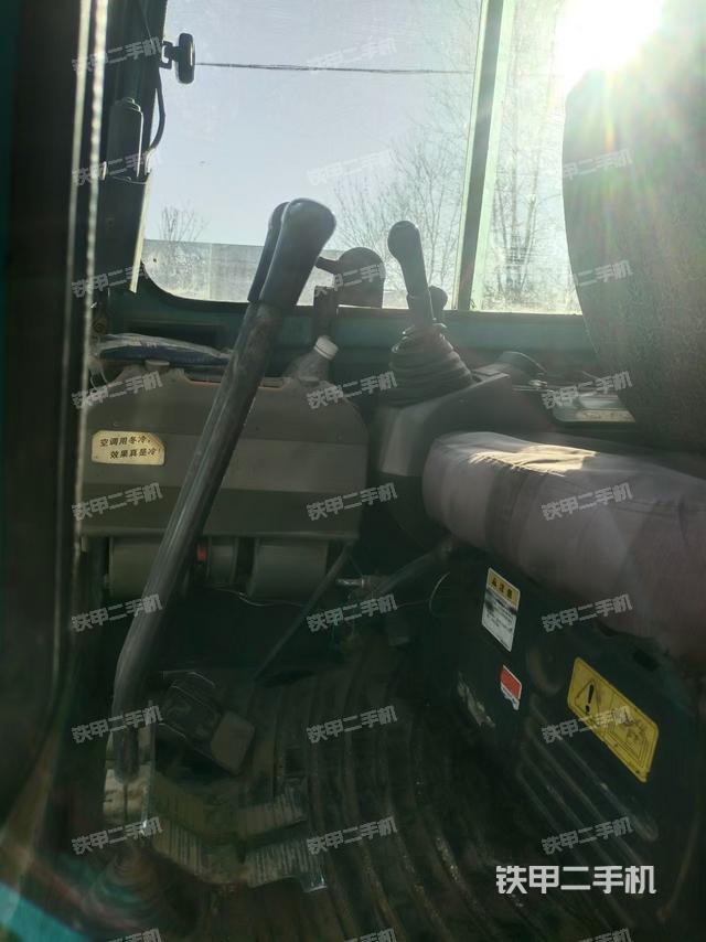 駕駛室頂部（整機(jī)外觀）