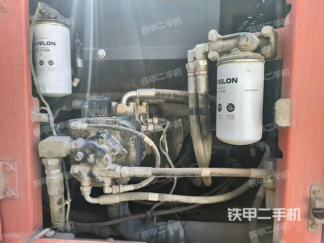 液压泵舱室正面整体（整机外观）