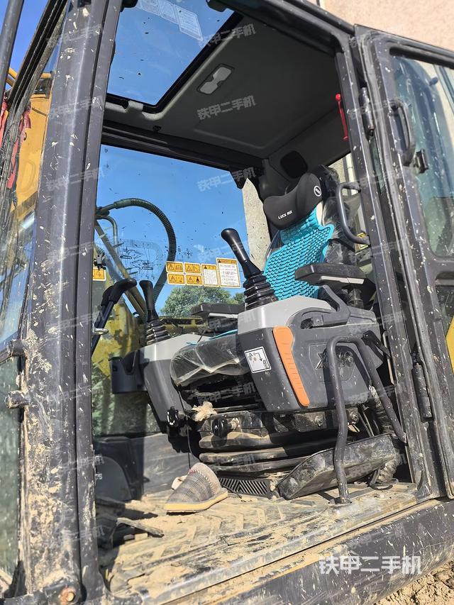 駕駛室整體（整機外觀）