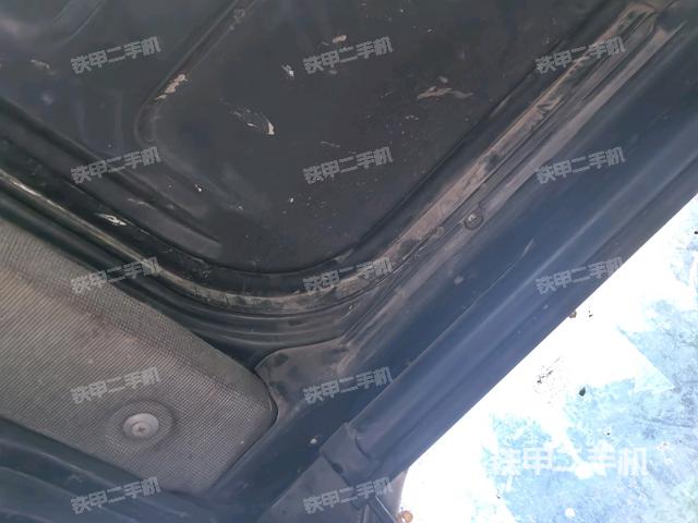 行走控制手柄和踏板?俯拍（駕駛室部分）