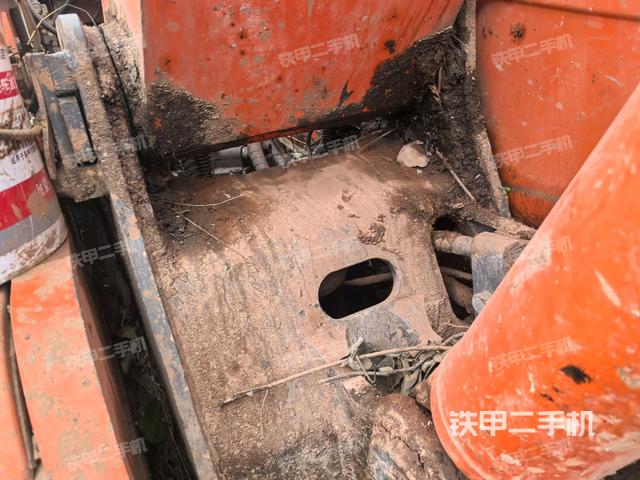 大臂根部?斜（工作和回轉(zhuǎn)裝置）