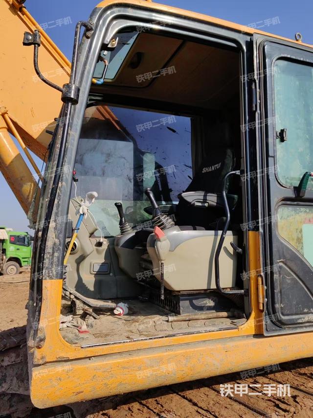 駕駛室整體（整機(jī)外觀）