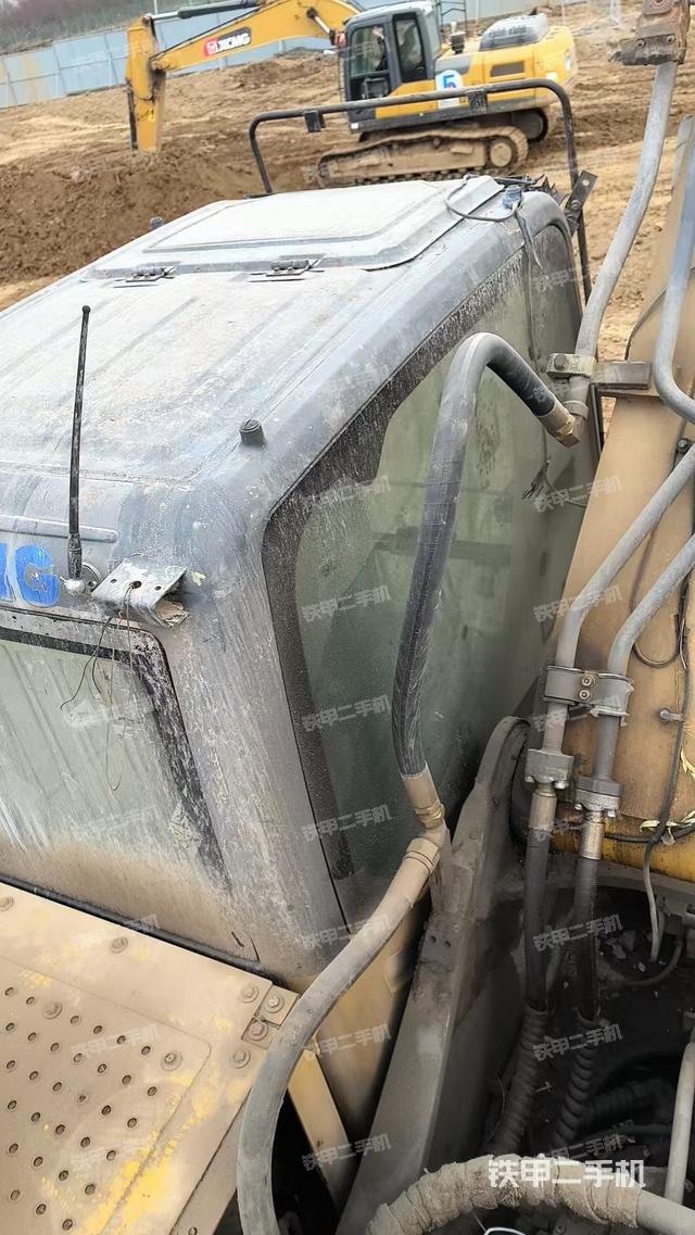 驾驶室顶部（整机外观）