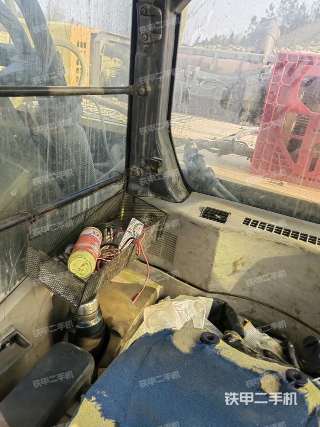 后窗玻璃角標（駕駛室部分）