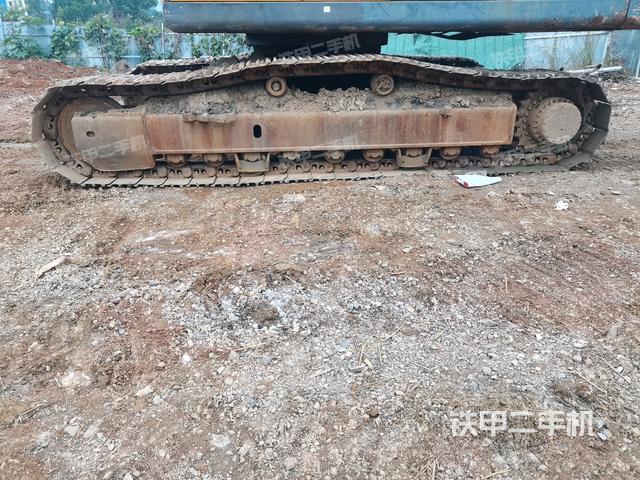 左側(cè)履帶整體?(行走機(jī)構(gòu)) 左側(cè)履帶整體?(行走機(jī)構(gòu))