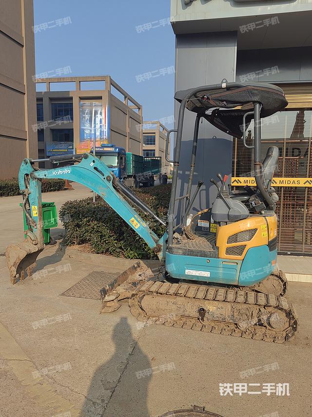 驾驶室顶部（整机外观）