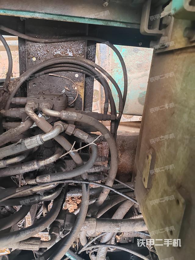 液壓泵艙室正面整體(整機(jī)外觀) 液壓泵艙室正面整體(整機(jī)外觀)