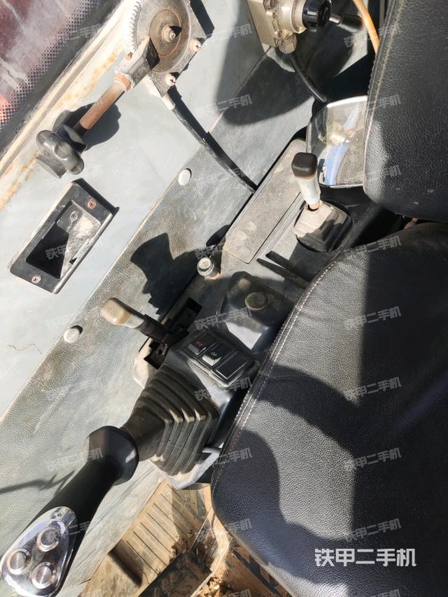 座椅右側(cè)控制臺(tái)/鑰匙門/油門/含右手柄（駕駛室部分）