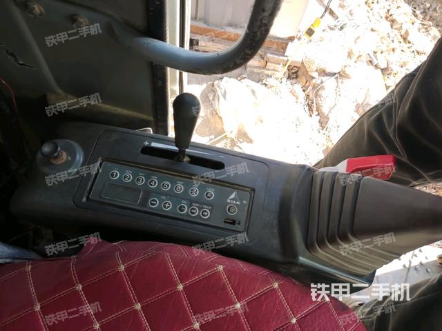 座椅左側(cè)控制臺(tái)/音響/含左手柄（駕駛室部分）