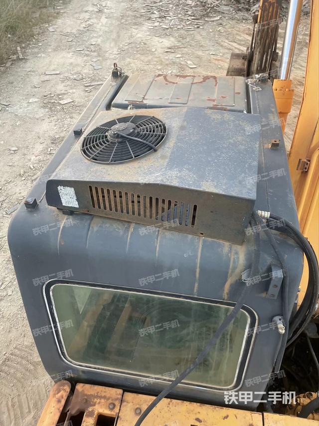 驾驶室顶部（整机外观）