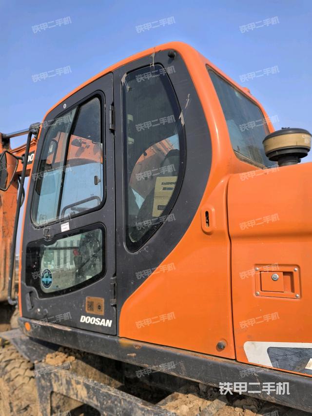 駕駛室左后45度(駕駛室部分) 駕駛室左后45度(駕駛室部分)