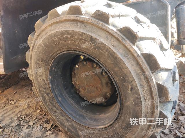 左驅(qū)動(dòng)輪（行走機(jī)構(gòu)）