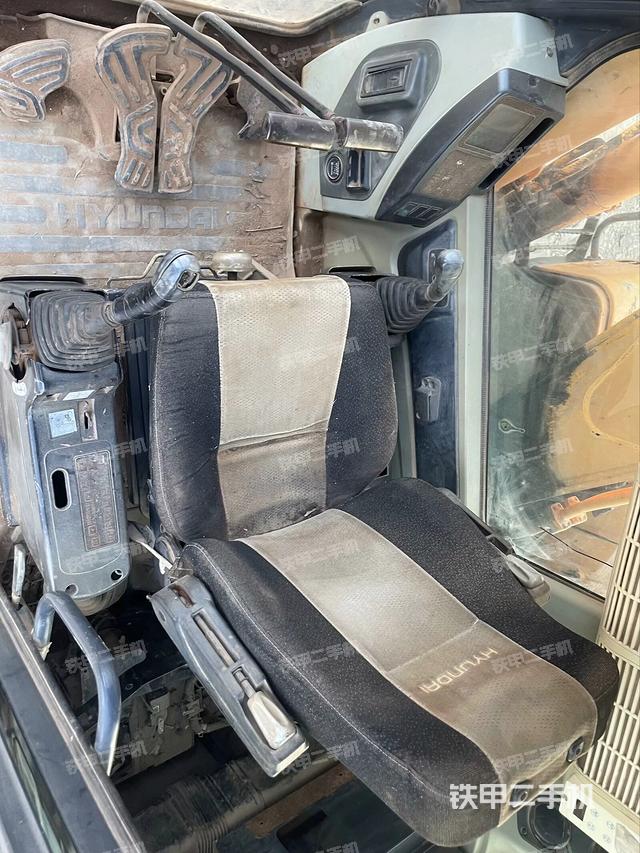 驾驶室整体（整机外观）