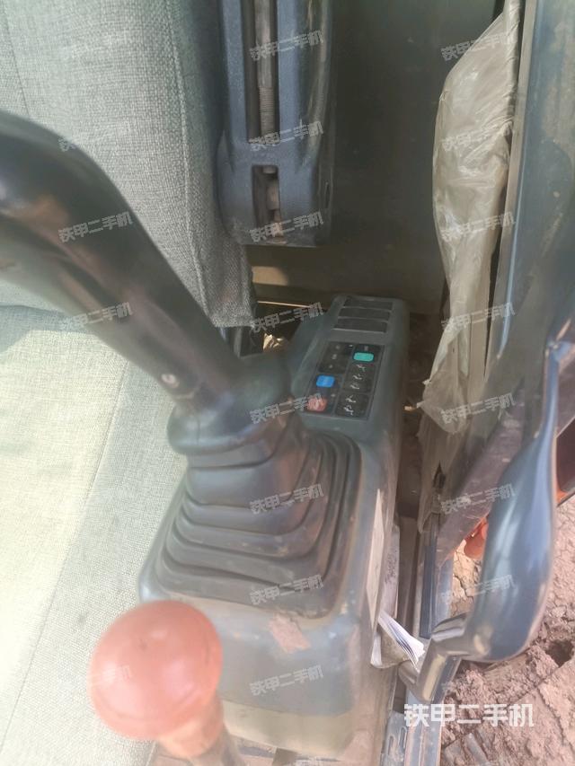 座椅左側(cè)控制臺(tái)/音響/含左手柄（駕駛室部分）