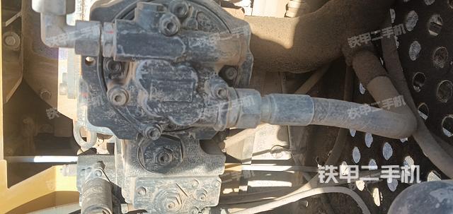 液压泵舱室正面整体（整机外观）