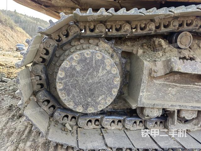 右驅(qū)動輪（行走機構(gòu)）