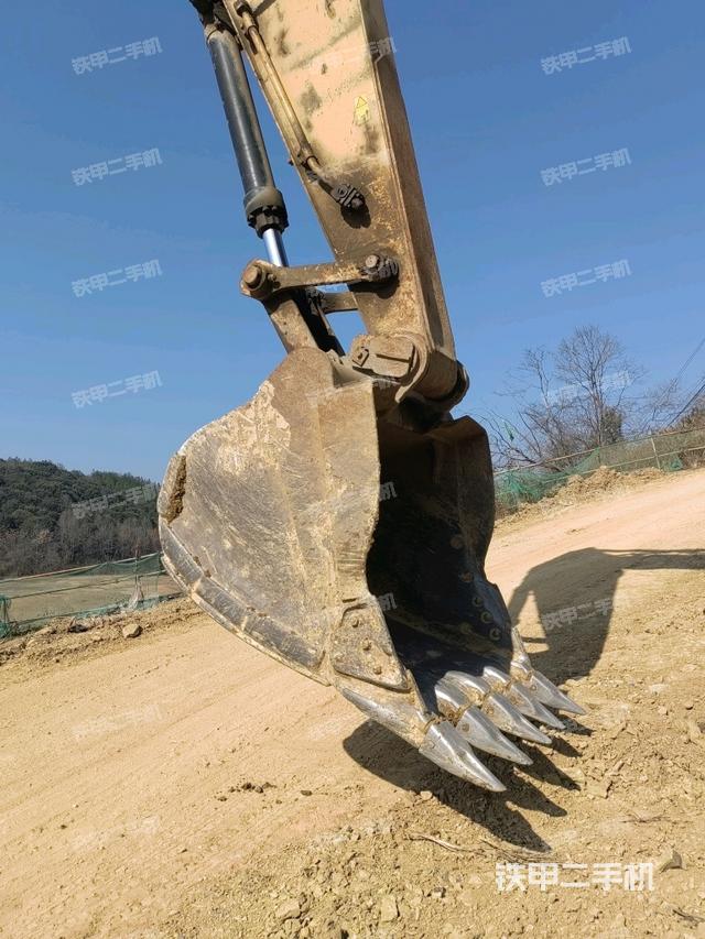 大臂油缸整體?豎拍（工作和回轉(zhuǎn)裝置）