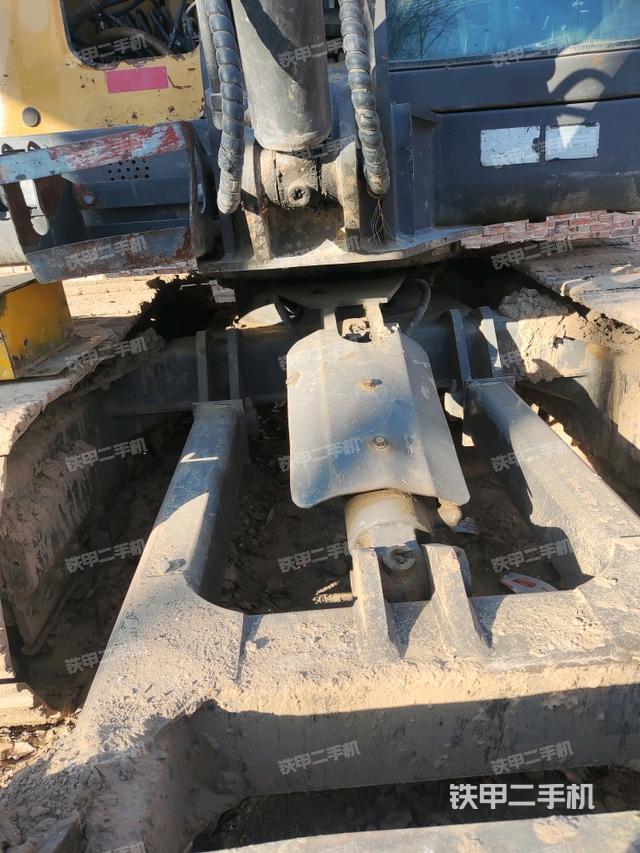 轉(zhuǎn)盤和下車架正前(工作和回轉(zhuǎn)裝置) 轉(zhuǎn)盤和下車架正前(工作和回轉(zhuǎn)裝置)