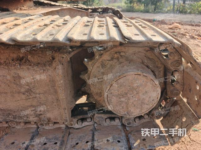 右驅(qū)動輪（行走機(jī)構(gòu)）