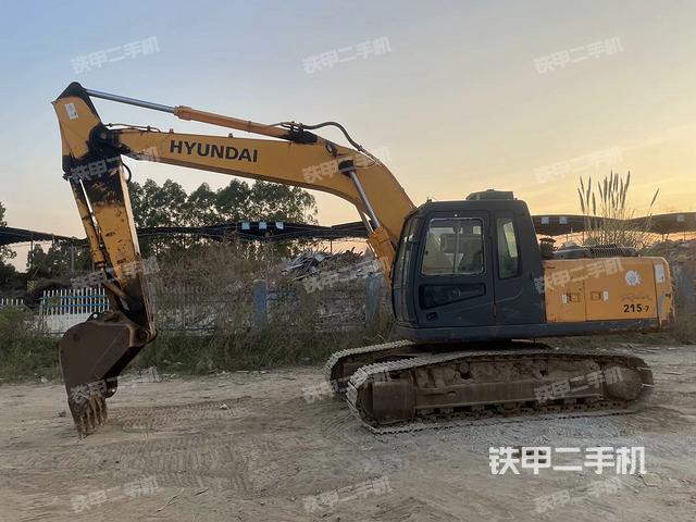 现代R215-7挖掘机