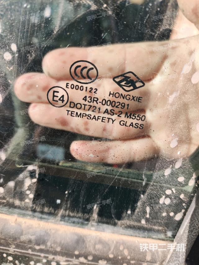 后窗玻璃角標（駕駛室部分）