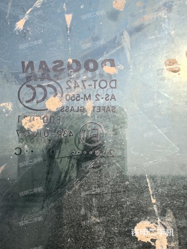 后窗玻璃角標(駕駛室部分) 后窗玻璃角標(駕駛室部分)