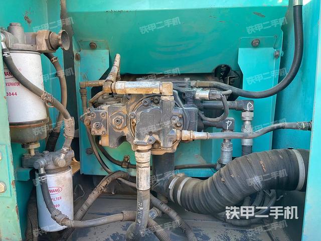 液壓泵艙室正面整體(整機(jī)外觀) 液壓泵艙室正面整體(整機(jī)外觀)