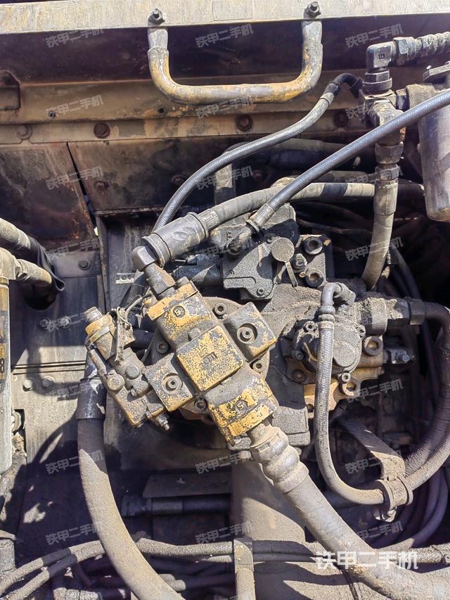 液壓泵斜45?左（大件艙室）