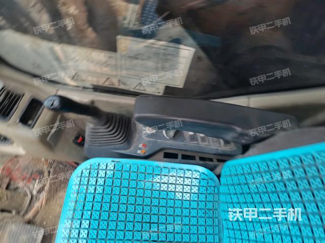 座椅右側(cè)控制臺(tái)/鑰匙門/油門/含右手柄(駕駛室部分) 座椅右側(cè)控制臺(tái)/鑰匙門/油門/含右手柄(駕駛室部分)
