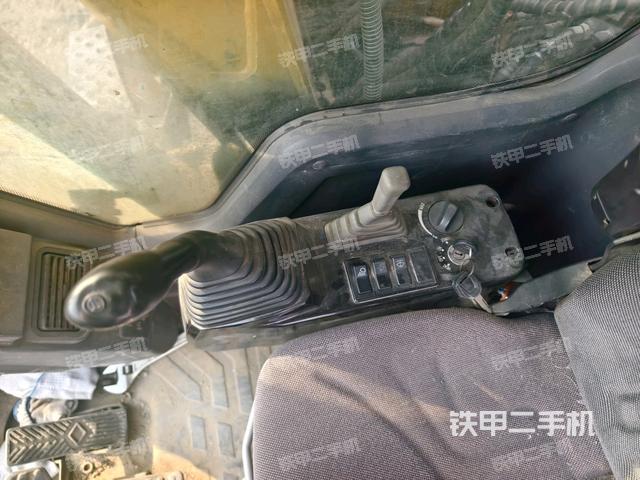 座椅右側(cè)控制臺(tái)/鑰匙門/油門/含右手柄(駕駛室部分) 座椅右側(cè)控制臺(tái)/鑰匙門/油門/含右手柄(駕駛室部分)