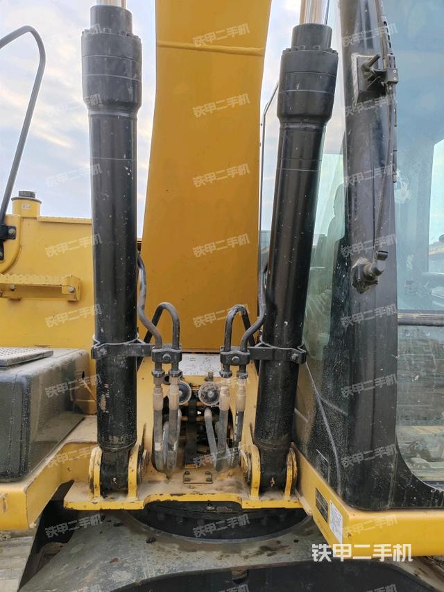 大臂油缸整體?豎拍（工作和回轉(zhuǎn)裝置）