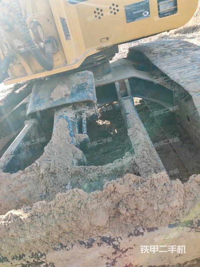 轉(zhuǎn)盤和下車架正前（工作和回轉(zhuǎn)裝置）