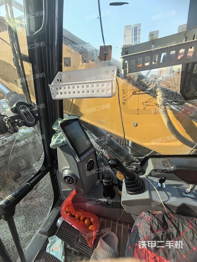 驾驶室整体（整机外观）