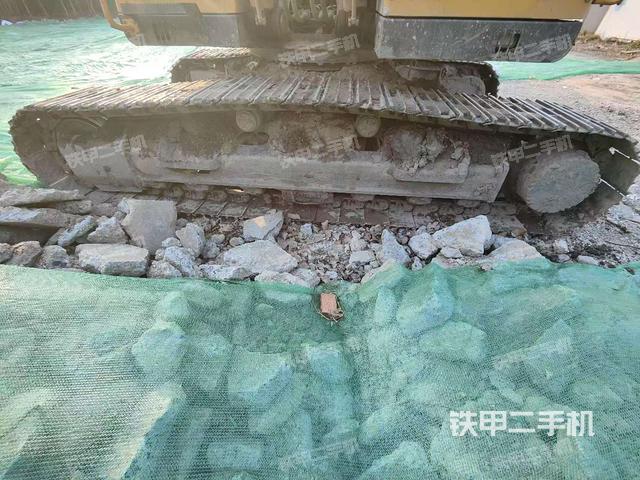 右側(cè)履帶整體(行走機(jī)構(gòu)) 右側(cè)履帶整體(行走機(jī)構(gòu))