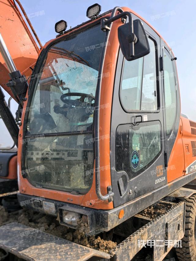 駕駛室左前45度(駕駛室部分) 駕駛室左前45度(駕駛室部分)