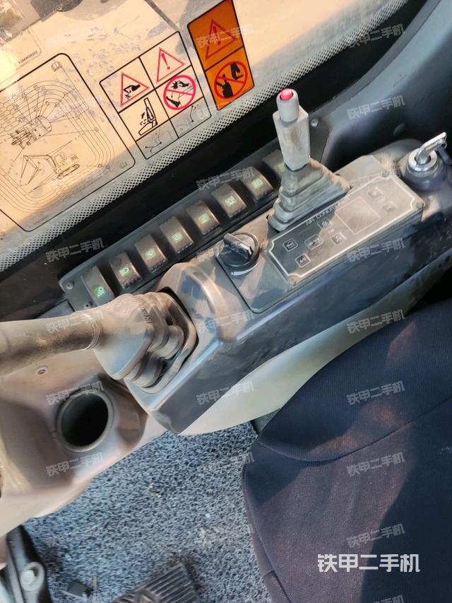 座椅右側(cè)控制臺/鑰匙門/油門/含右手柄（駕駛室部分）