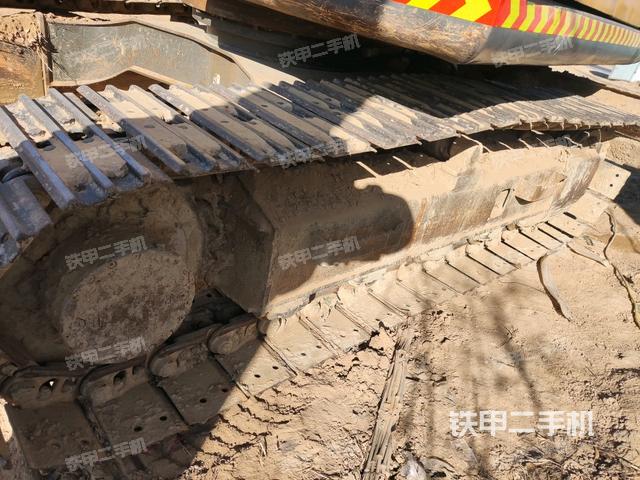 右側(cè)履帶整體?（行走機(jī)構(gòu)）