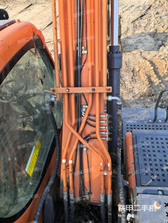 大臂背部俯視(工作和回轉裝置) 大臂背部俯視(工作和回轉裝置)