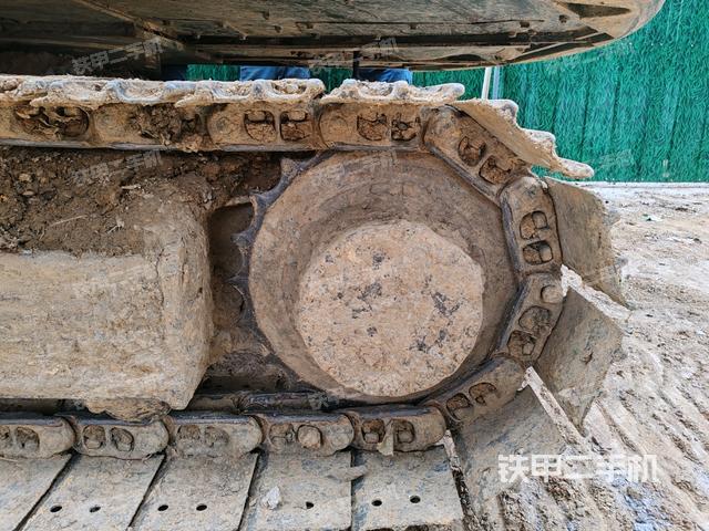 右驅(qū)動輪（行走機構(gòu)）