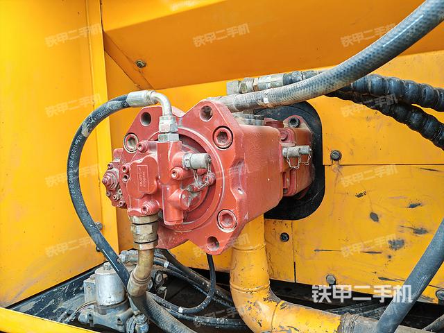 液壓泵艙室正面整體（整機(jī)外觀）