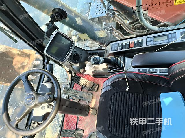 驾驶室整体（整机外观）