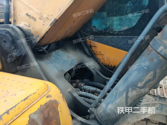 大臂根部?斜視(工作和回轉(zhuǎn)裝置) 大臂根部?斜視(工作和回轉(zhuǎn)裝置)