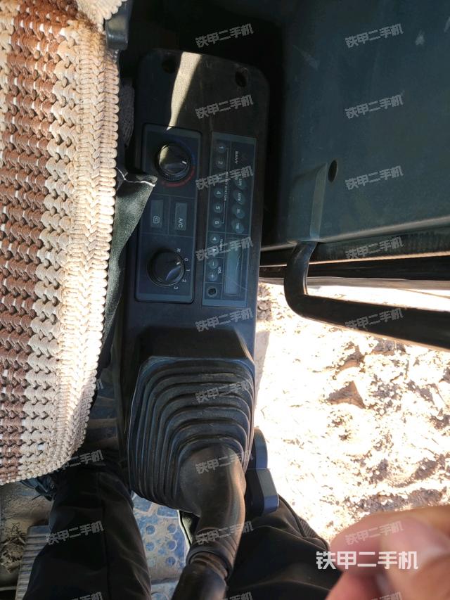 座椅左側(cè)控制臺/音響/含左手柄（駕駛室部分）