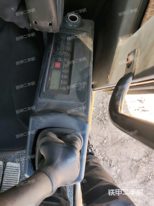 座椅左側(cè)控制臺/音響/含左手柄（駕駛室部分）