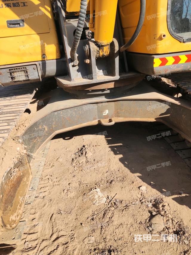 轉(zhuǎn)盤和下車架正前（工作和回轉(zhuǎn)裝置）