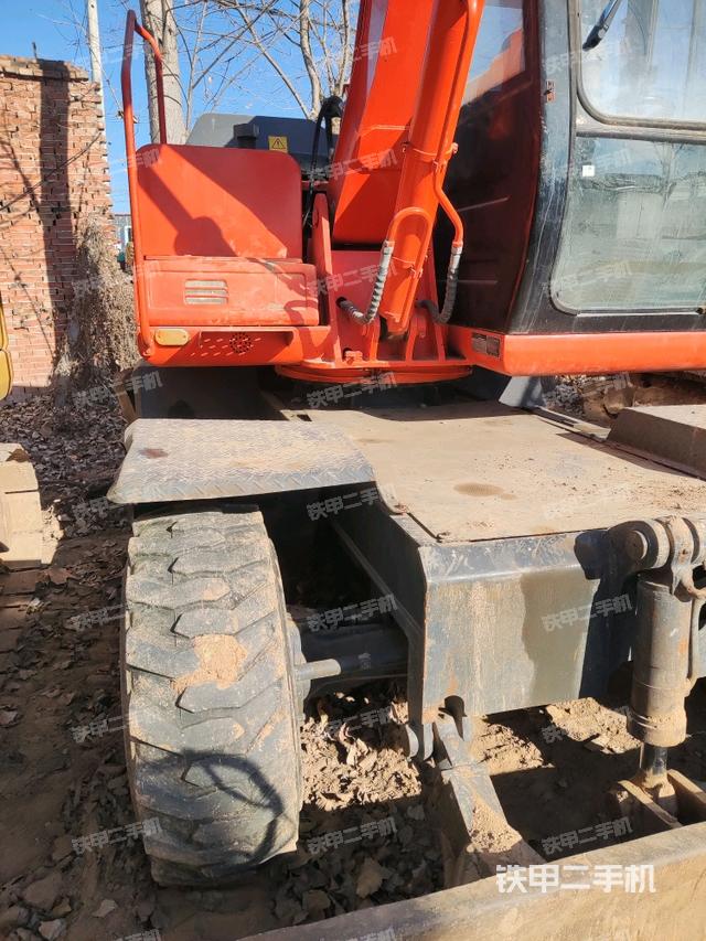 轉(zhuǎn)盤和下車架正前（工作和回轉(zhuǎn)裝置）