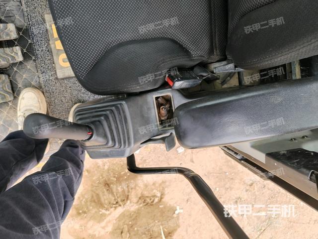 座椅左側(cè)控制臺(tái)/音響/含左手柄（駕駛室部分）