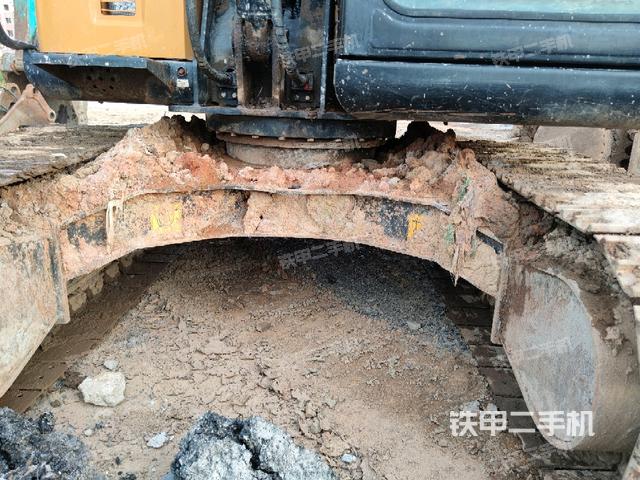 轉(zhuǎn)盤(pán)和下車(chē)架正前(工作和回轉(zhuǎn)裝置) 轉(zhuǎn)盤(pán)和下車(chē)架正前(工作和回轉(zhuǎn)裝置)
