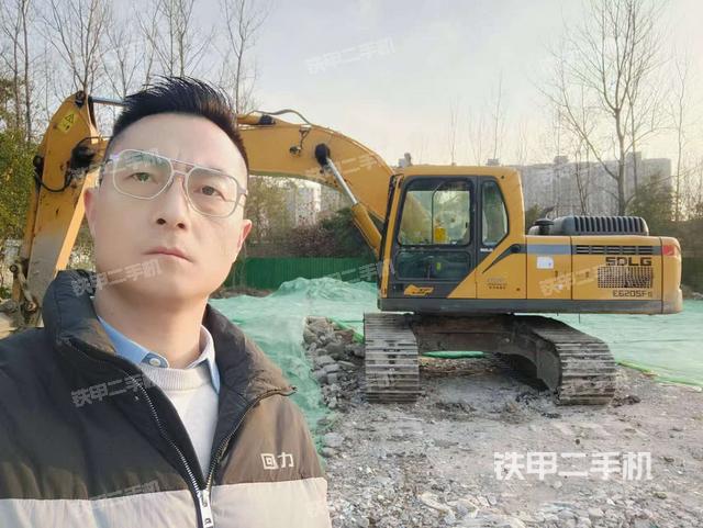 山东临工E6205FS挖掘机的设备实拍-第1张实拍照片
