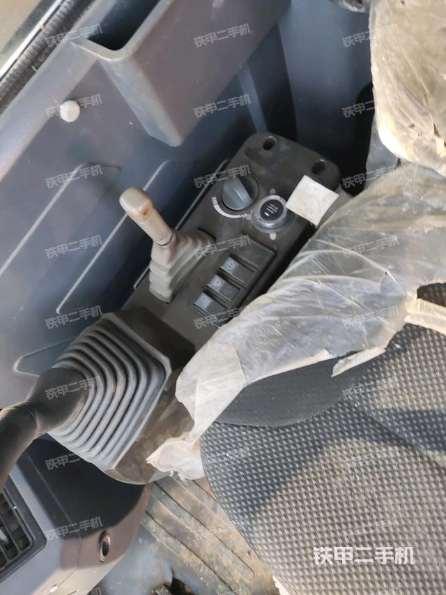 座椅右側(cè)控制臺/鑰匙門/油門/含右手柄（駕駛室部分）